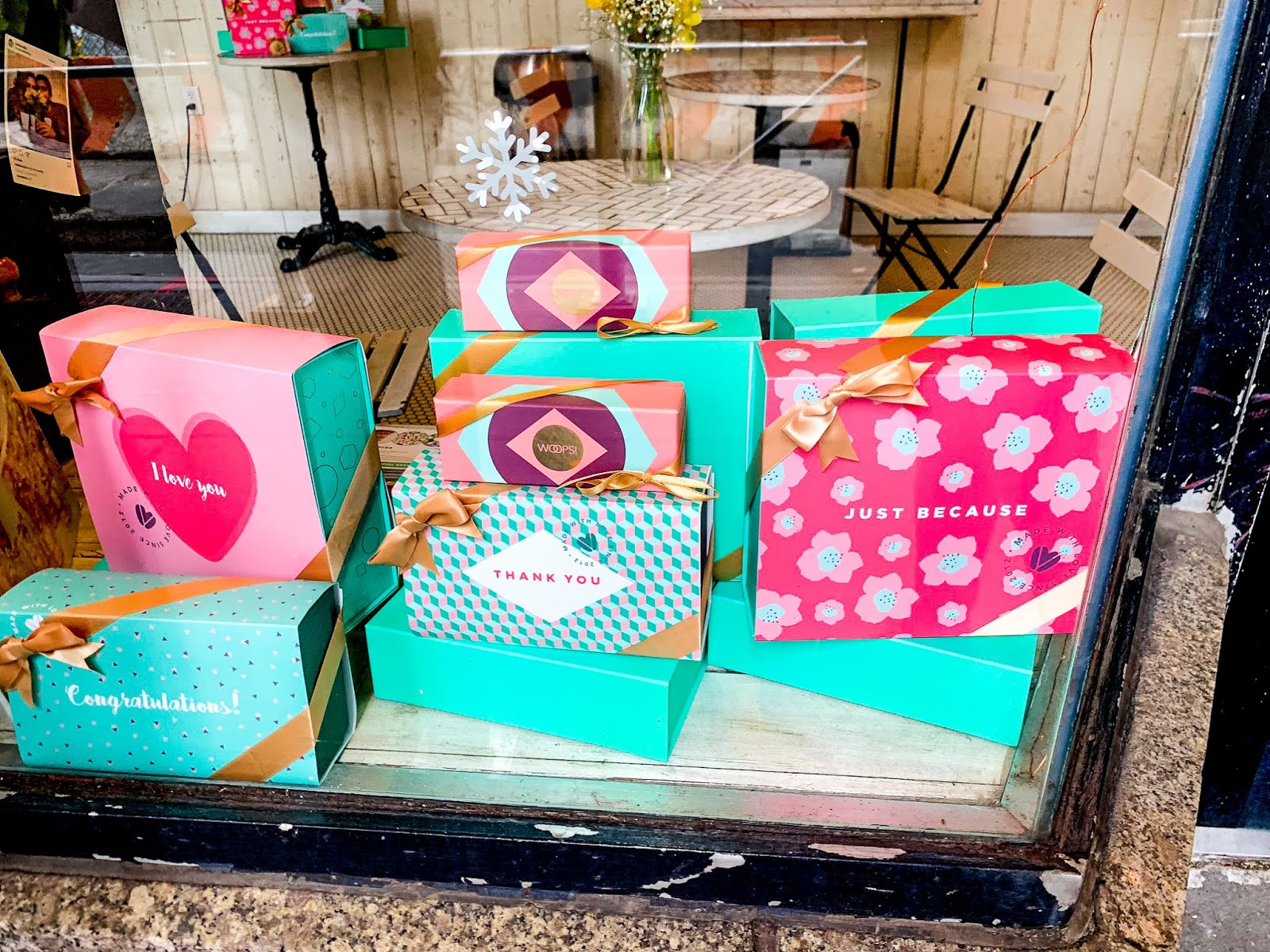 Beautiful cupcake and cake boxes. Kauniit kakkulaatikot