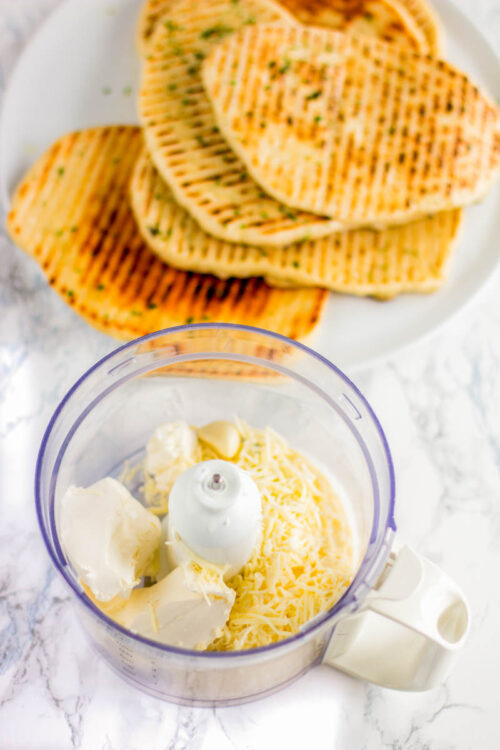 Valkosipulinen juustokastike