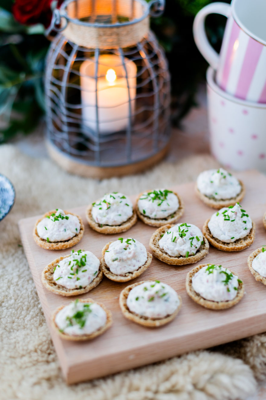 Kinkkutäytteiset cocktailpalat