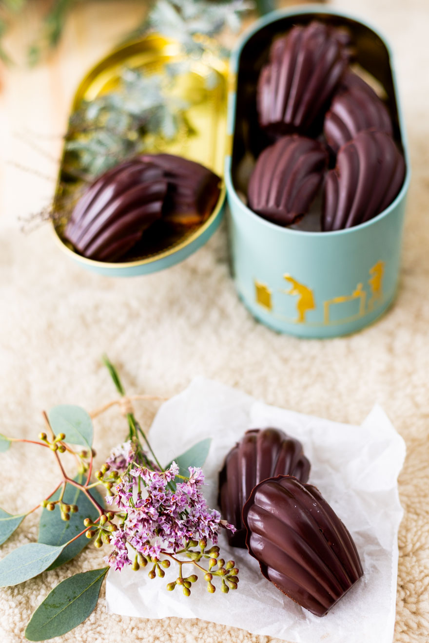 Madeleine suklaakuorrutteella