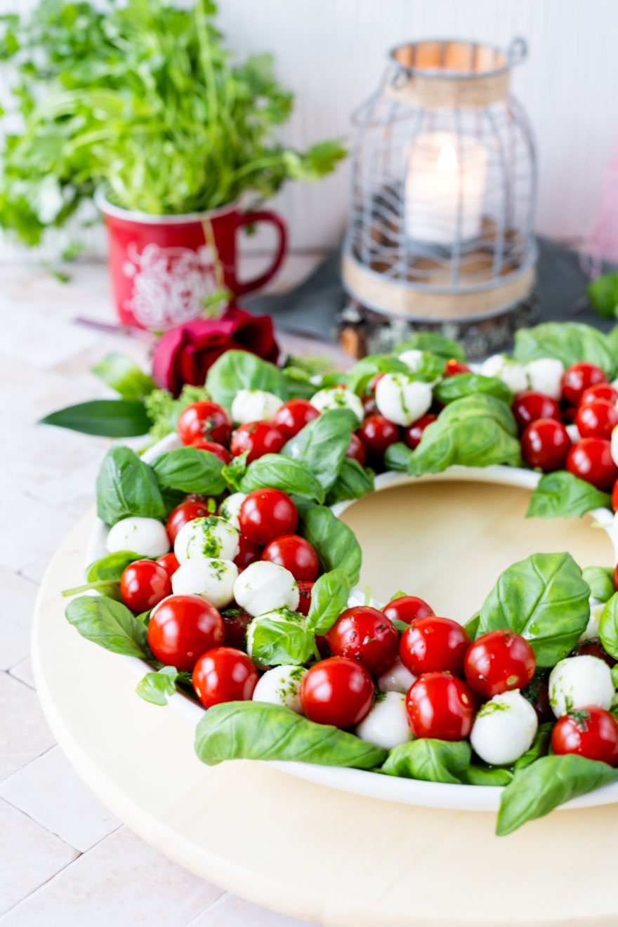 Tomaatti-mozzarellasalaatti