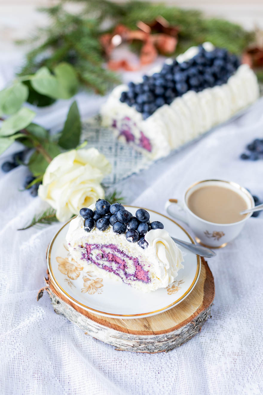 Mustikkakerma ja kääretorttu