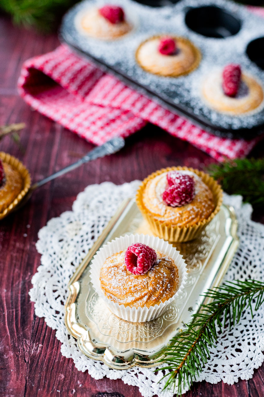 Muroleivos vadelmatäytteellä