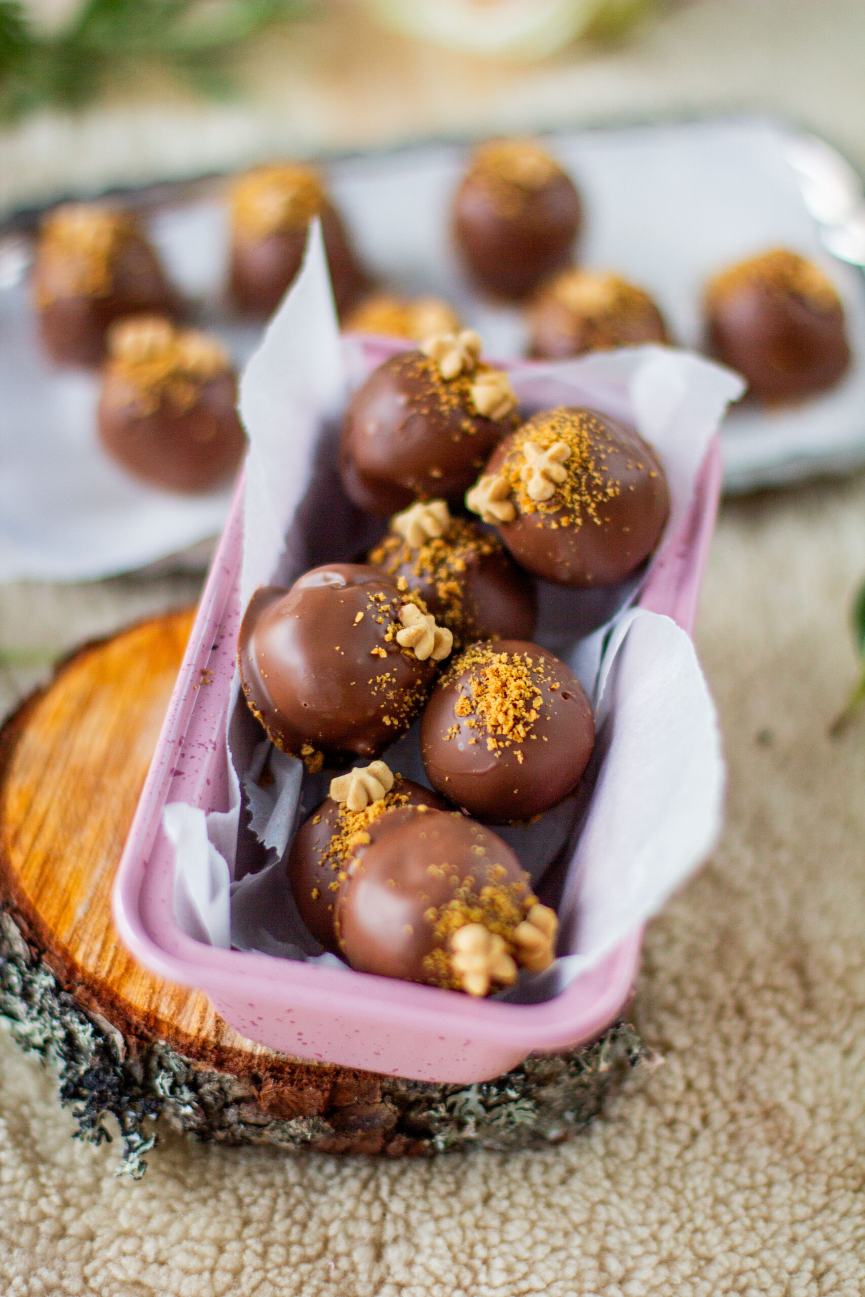 Cake pops with biscoff paste