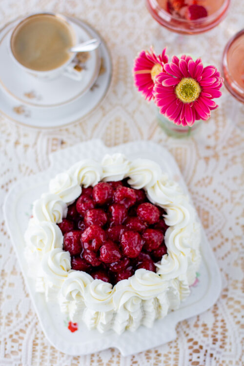 Kauniit pursotukset täytekakkuun